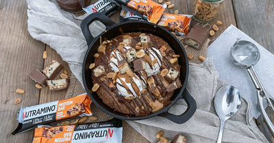 Protein Cookies med peanut, karamel og vaniljeis